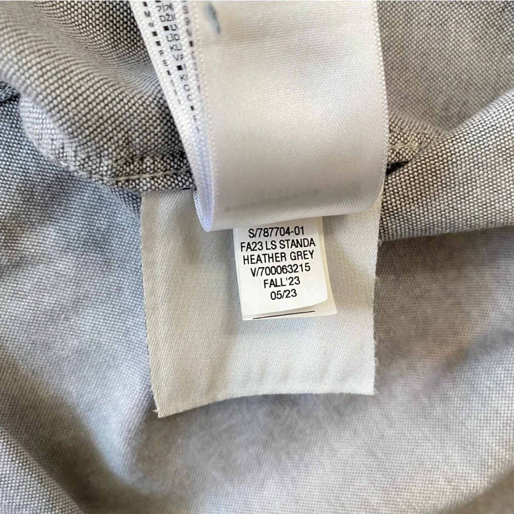 GAP Men's Light Gray Casual Button-Down Shirt